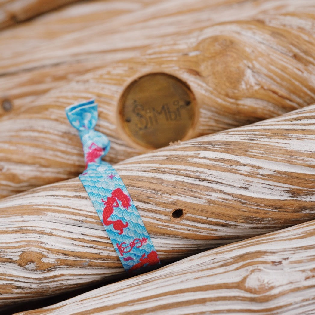 Dive into a magical underwater world with our adorable mermaid hair tie.